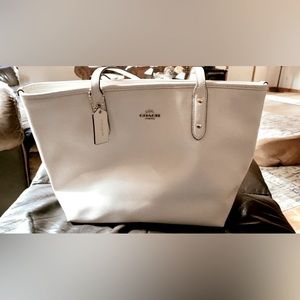 Coach Zip Tote Authentic NWT